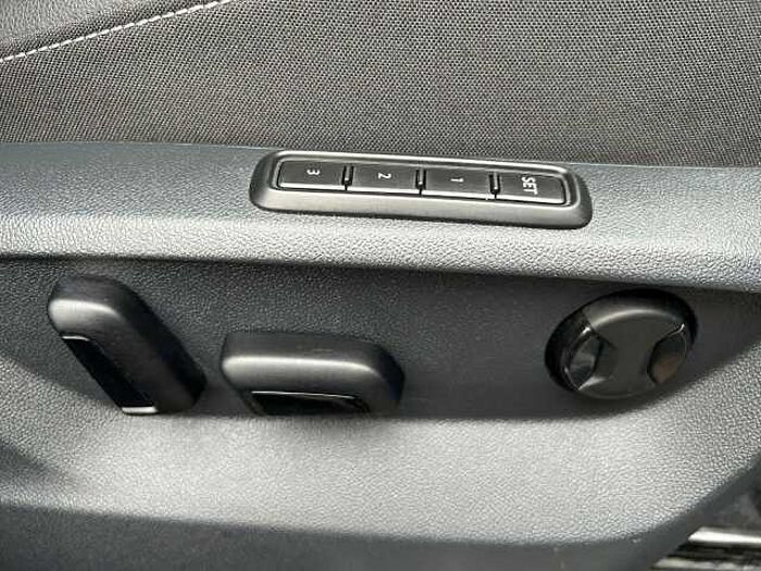 Volkswagen Tiguan Allspace R-Line 4Motion *SHZ*NAV*Sitzlüft