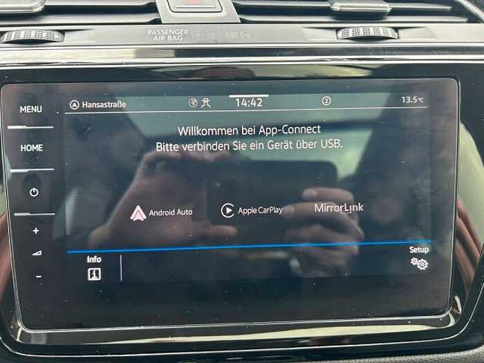 Volkswagen Touran *STHZ*PANO*NAVI*RFK*AHK*SHZ*