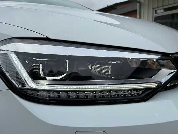 Volkswagen Touran *STHZ*PANO*NAVI*RFK*AHK*SHZ*