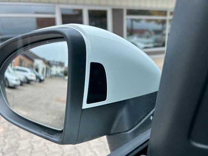 Volkswagen Touran *STHZ*PANO*NAVI*RFK*AHK*SHZ*