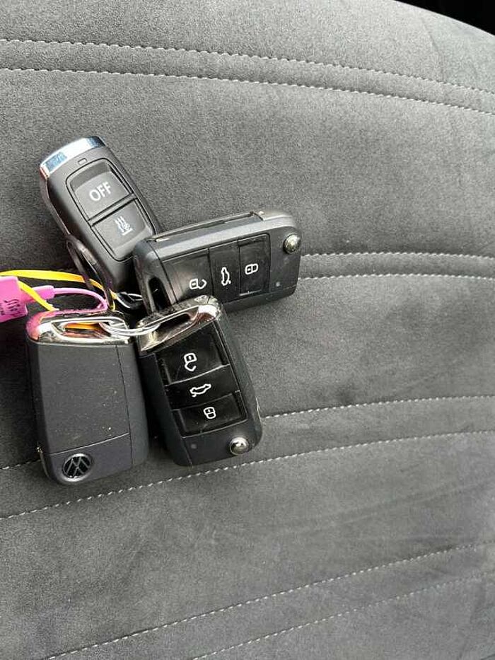 Volkswagen Touran *STHZ*PANO*NAVI*RFK*AHK*SHZ*