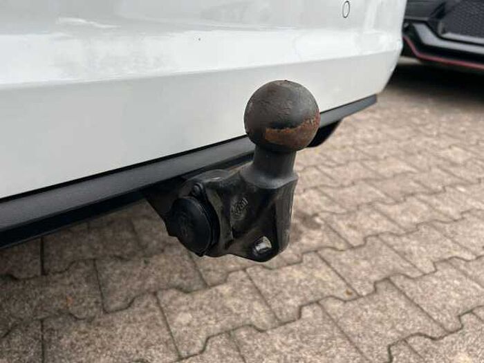 Volkswagen Touran *STHZ*PANO*NAVI*RFK*AHK*SHZ*