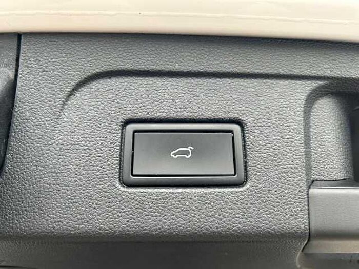 Volkswagen Touran *STHZ*PANO*NAVI*RFK*AHK*SHZ*