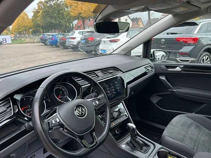 Volkswagen Touran *STHZ*PANO*NAVI*RFK*AHK*SHZ*