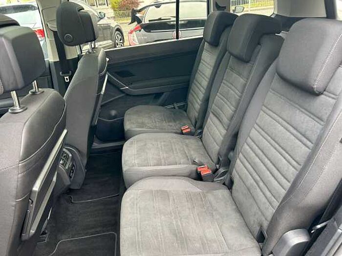 Volkswagen Touran *STHZ*PANO*NAVI*RFK*AHK*SHZ*
