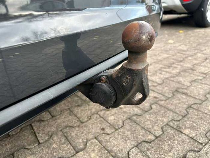 Volkswagen Touran Comfortline *NAVI*AHK*SHZ*PDC*