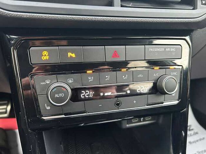 Volkswagen T-Cross United *R-Line*NAVI*SHZ*