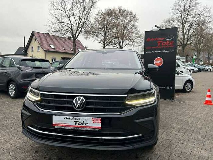 Volkswagen Tiguan Active *SHZ*NAVI*RFK*HERSTELLERGARANTIE*