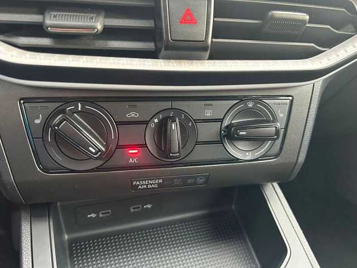 SEAT Ibiza Reference *SHZ*PDC*LED*