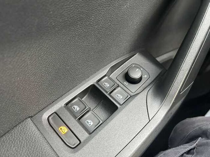 SEAT Ibiza Reference *SHZ*PDC*LED*