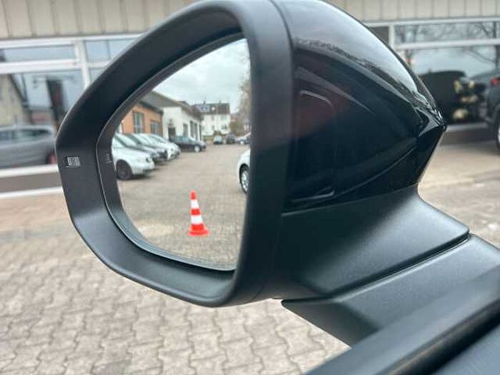 SKODA Superb Combi 2.0 TDI Selection *AHK*NAVI*SHZ*