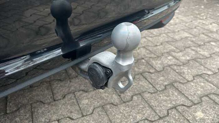 SKODA Superb Combi 2.0 TDI Selection *AHK*NAVI*SHZ*