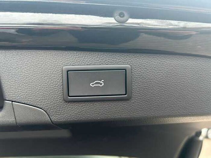 SKODA Superb Combi 2.0 TDI Selection *AHK*NAVI*SHZ*