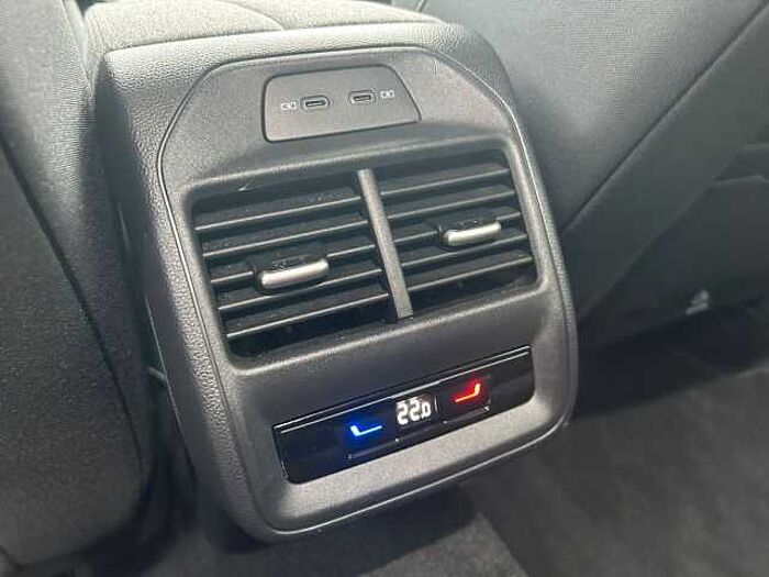 SKODA Superb Combi 2.0 TDI Selection *AHK*NAVI*SHZ*