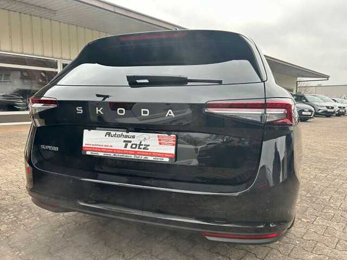 SKODA Superb Combi 2.0 TDI Selection *AHK*NAVI*SHZ*