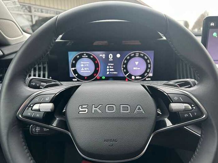 SKODA Superb Combi 2.0 TDI Selection *AHK*NAVI*SHZ*