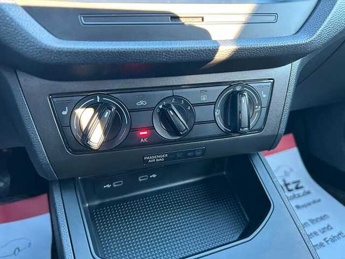 SEAT Ibiza Reference *SHZ*PDC*