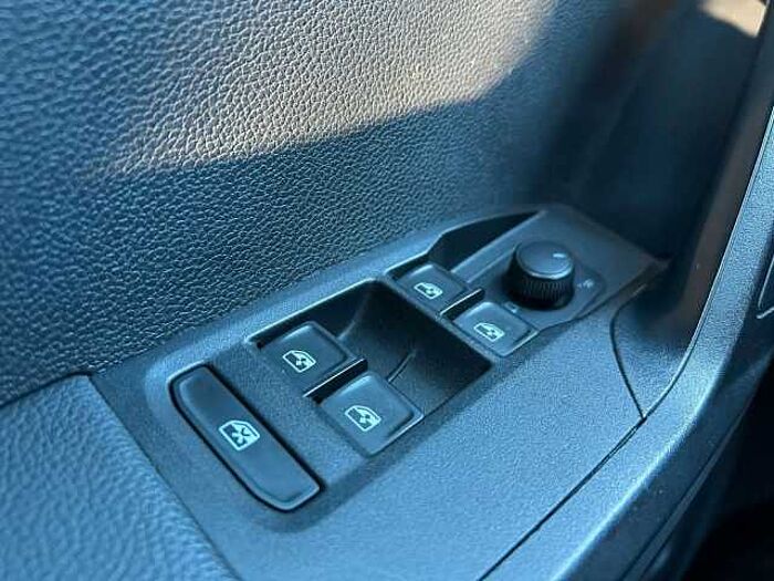 SEAT Ibiza Reference *SHZ*PDC*