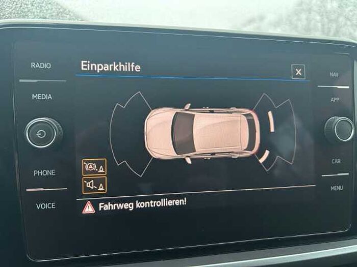 Volkswagen T-Roc Life *NAVI*SHZ*AHK*