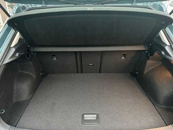 Volkswagen T-Roc Life *NAVI*SHZ*AHK*