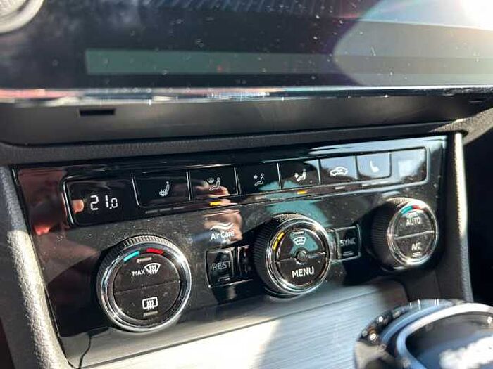 SKODA Superb Combi Ambition *NAVI*SHZ*AHK*Virtual*