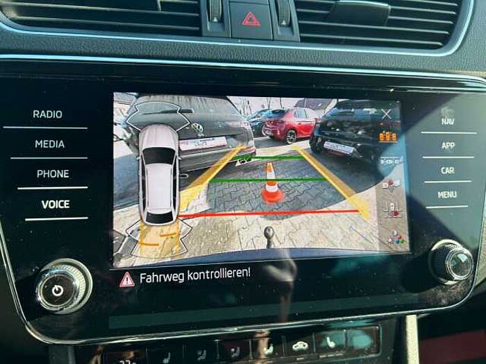 SKODA Superb Combi Ambition *NAVI*SHZ*AHK*Virtual*