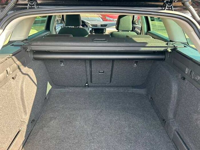 SKODA Superb Combi Ambition *NAVI*SHZ*AHK*Virtual*