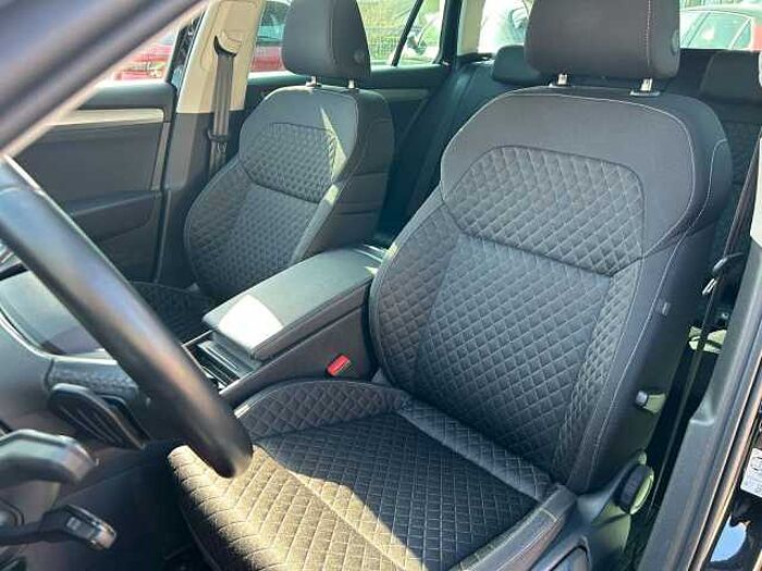 SKODA Superb Combi Ambition *NAVI*SHZ*AHK*Virtual*