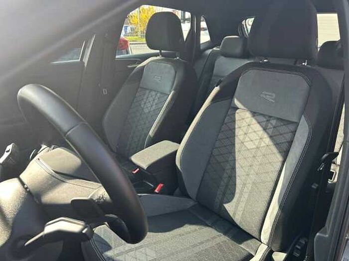 Volkswagen Polo VI R-Line *NAVI*RFK*SHZ*